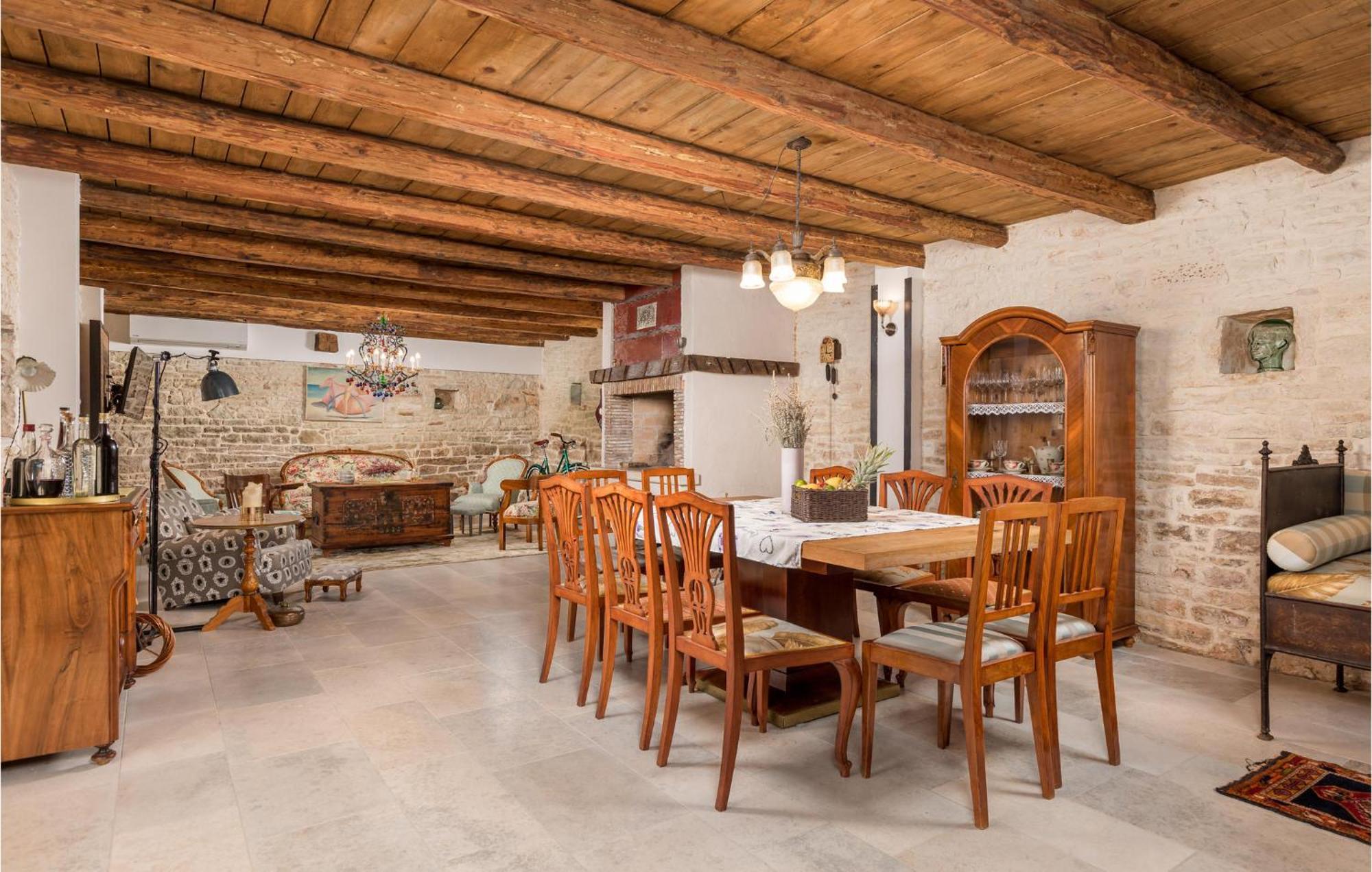 Amazing Home In Foli With Kitchen 외부 사진