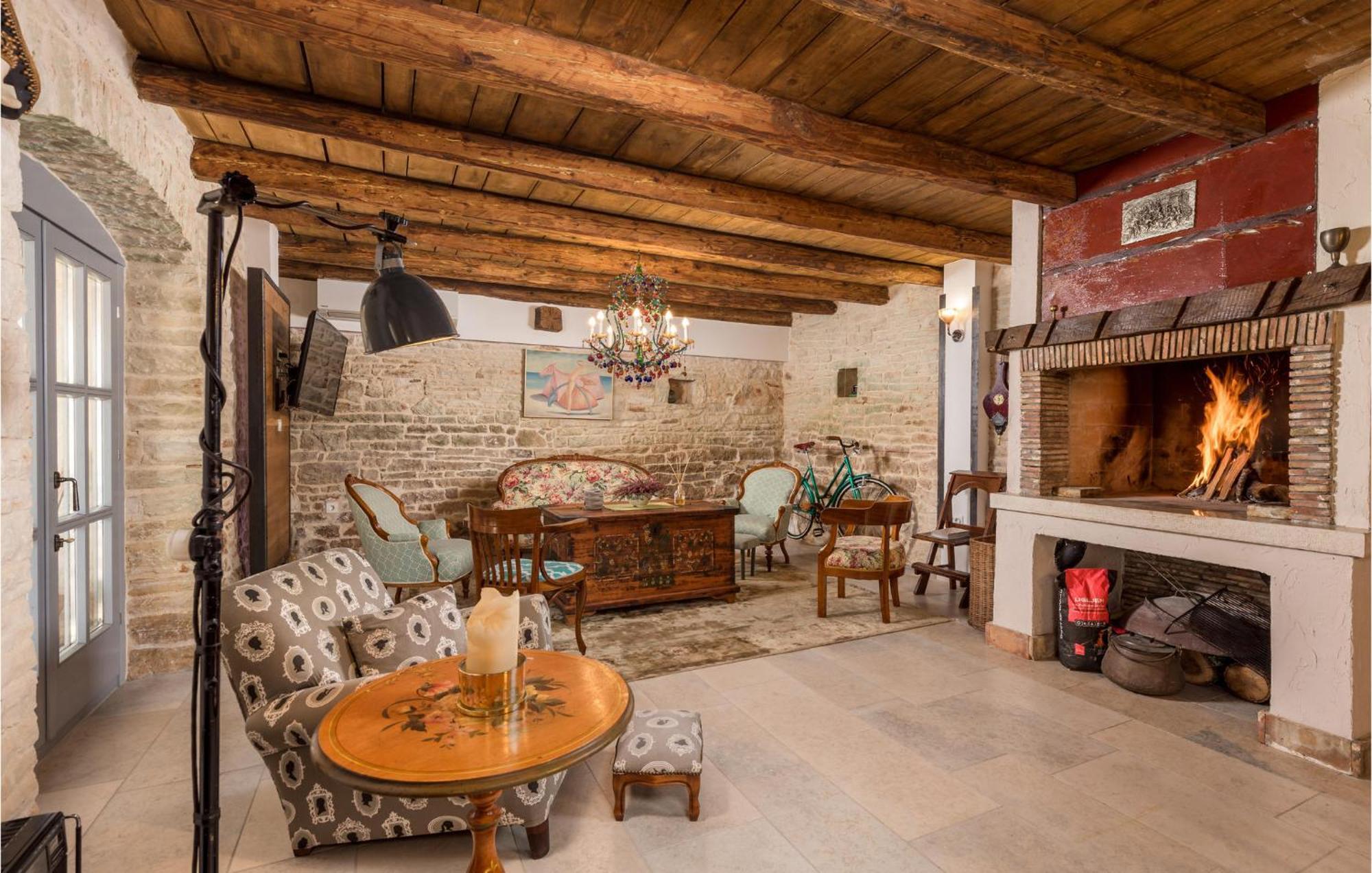 Amazing Home In Foli With Kitchen 외부 사진